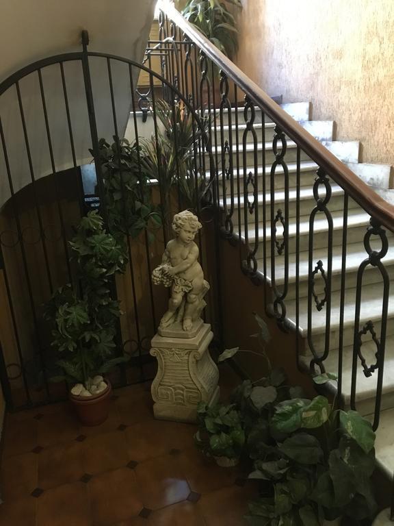 Delightful Apartment 100 Meters From The Colosseum Zewnętrze zdjęcie